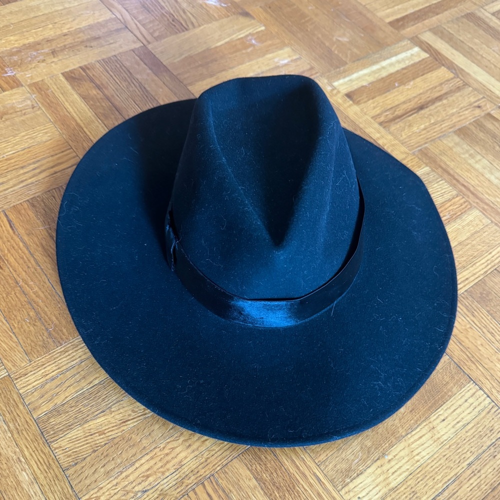 Eugenia Kim 100% wool hat